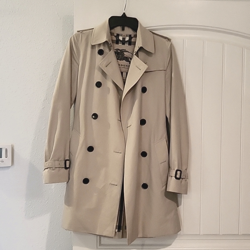 Burberry Kensington Stone color  size 2